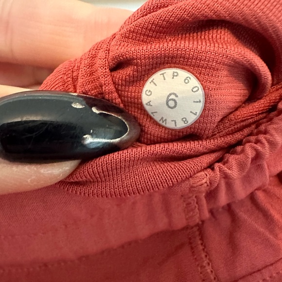 Lululemon Coral Sz6 8” Lined Shorts - Picture 2 of 3